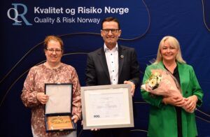 Dag-and-colleagues-2-300x196.jpg