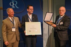 award-handed-over-by-Torolf-300x200.jpg